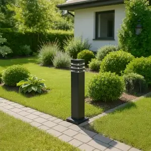 Lampa ogrodowa 1301 czarna – przy ścieżce ogrodowej w aranżacji nowoczesnej